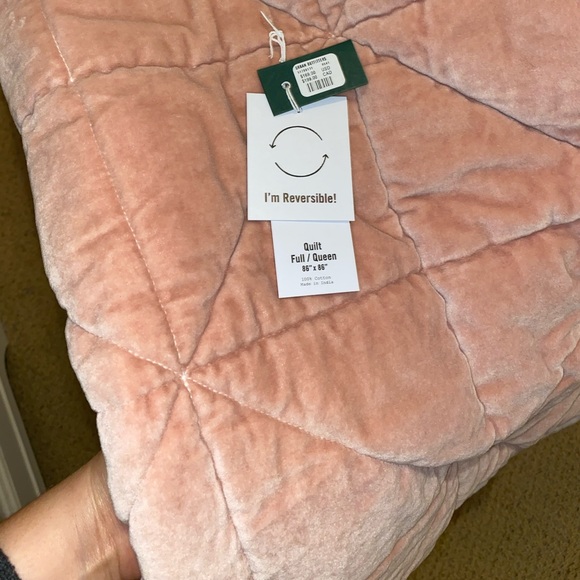 UO Velvet Quilt💓✨ - Picture 5 of 6